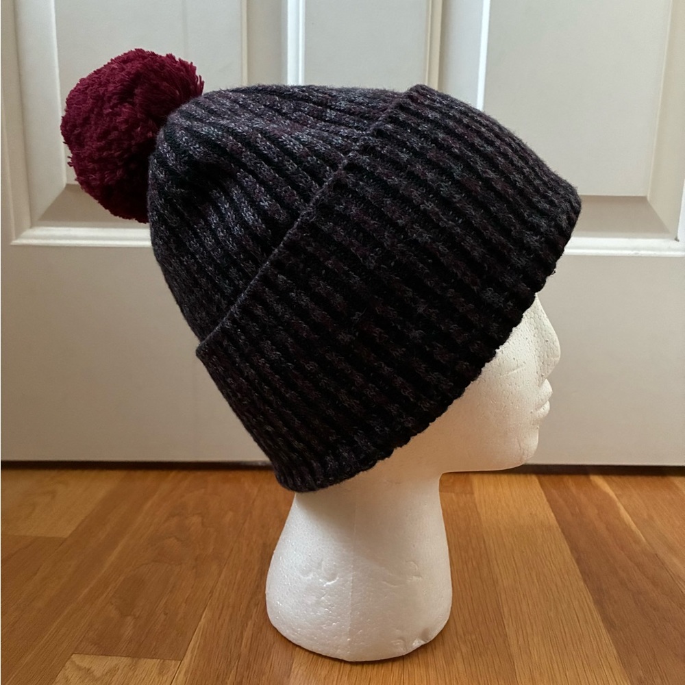 Lululemon Women’s Textured Ribbed Knit Beanie Hat with Pom Pom Multicolor